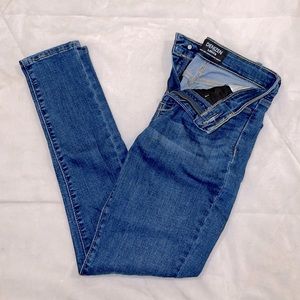 Denizen from Levi’s size 2/26 skinny jeans